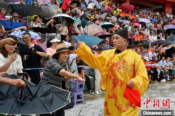 中国唯一毛南族自治县举办分龙节 非遗荟萃巧焕新